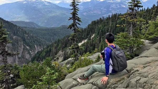 Minaal Crew – Hiking the Mountains